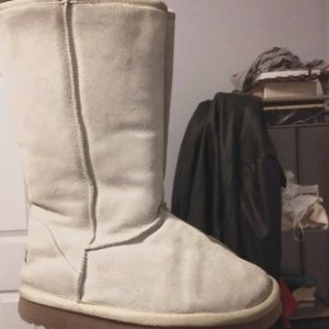 Ugg boots sand size 6 gently worn
